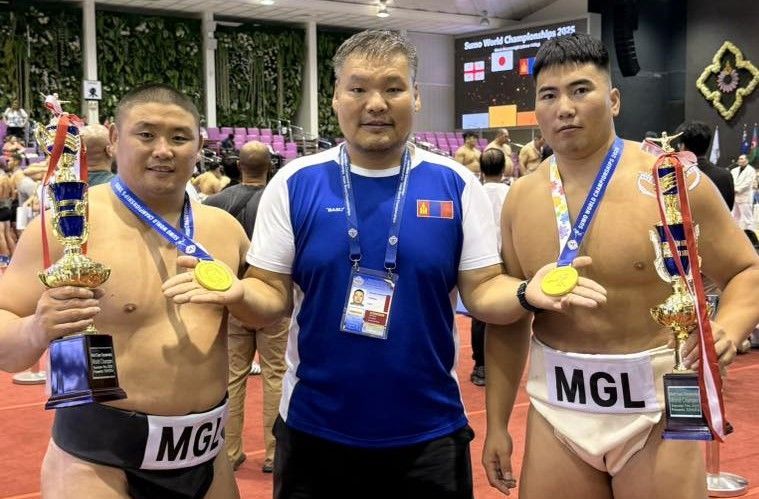 Монгольские aтлеты завоевали четыре медали на чемпионате мира по сумо