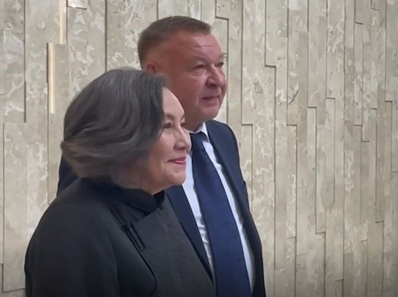 Ч. Энхжаргал хочет посетить парад Победы и выбрала коня в подарок Путину