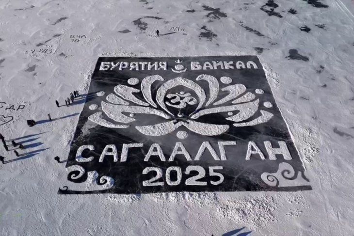На льду Байкала нарисовали гигантскую открытку. ВИДЕО