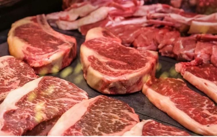 Китай приостанавливает импорт мяса из Монголии