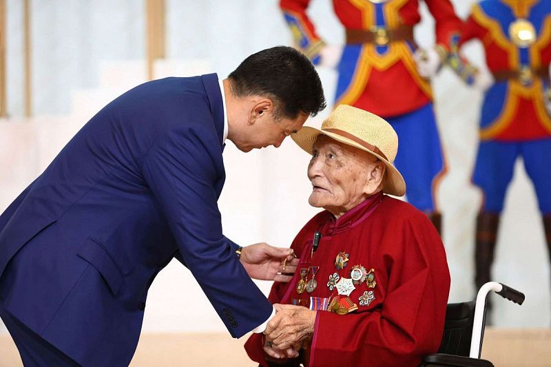 В Монголии 105-летнему ветерану Второй мировой войны подарят квартиру