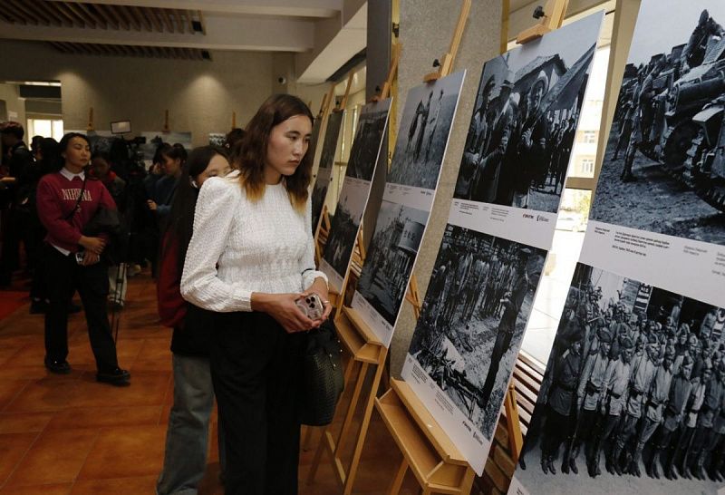 В Улан-Баторе завершила свою работу фотовыставка «Освобождение. Мир народам»