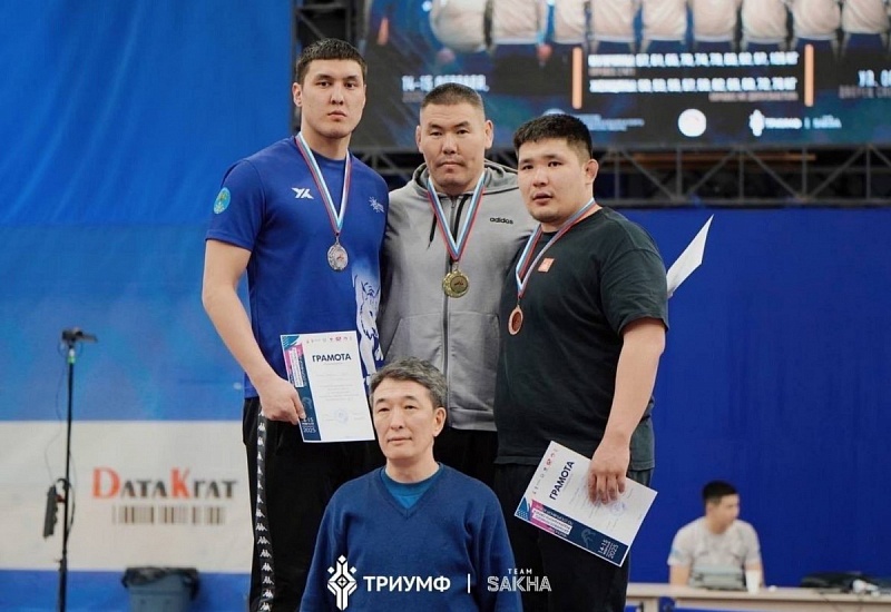 Сборная Бурятии по вольной борьбе завоевала 12 медалей на чемпионате ДФО