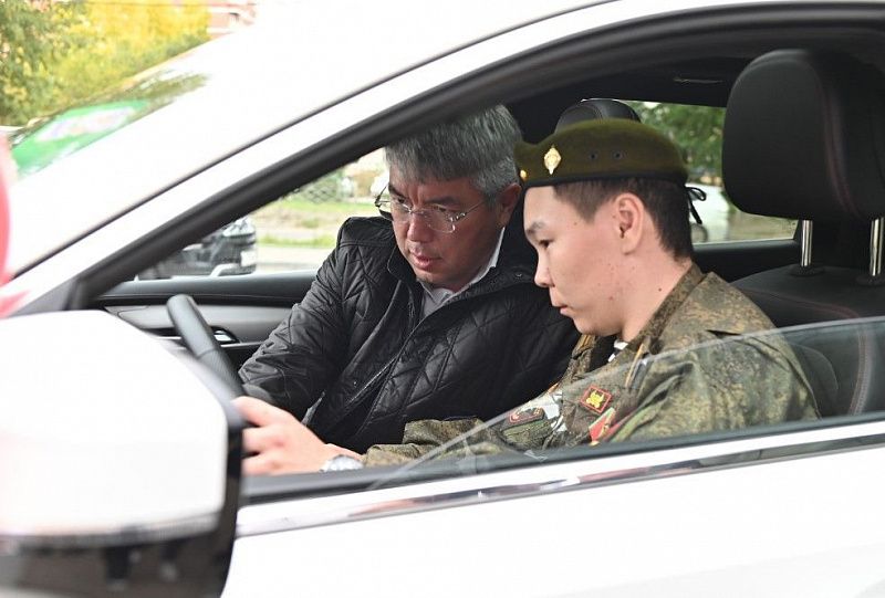 В Бурятии ветеранам СВО с инвалидностью передали автомобили с ручным управлением