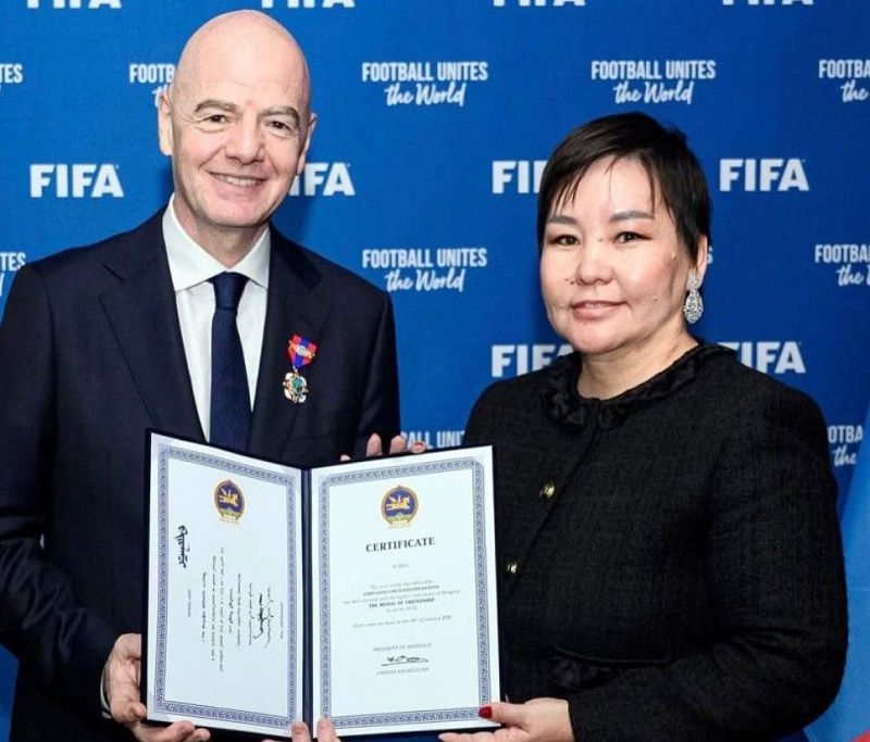 Монголия наградила президента ФИФА медалью «За дружбу»