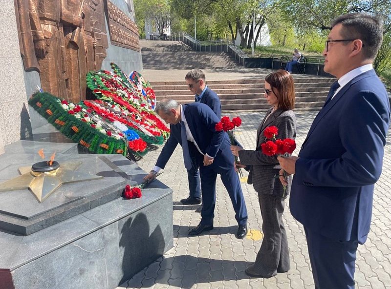 Генконсул Узбекистана почтил память героев Великой Отечественной войны в Бурятии
