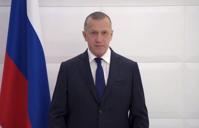Полпред ДФО Юрий Трутнев открыл выставку «Улица Дальнего Востока»