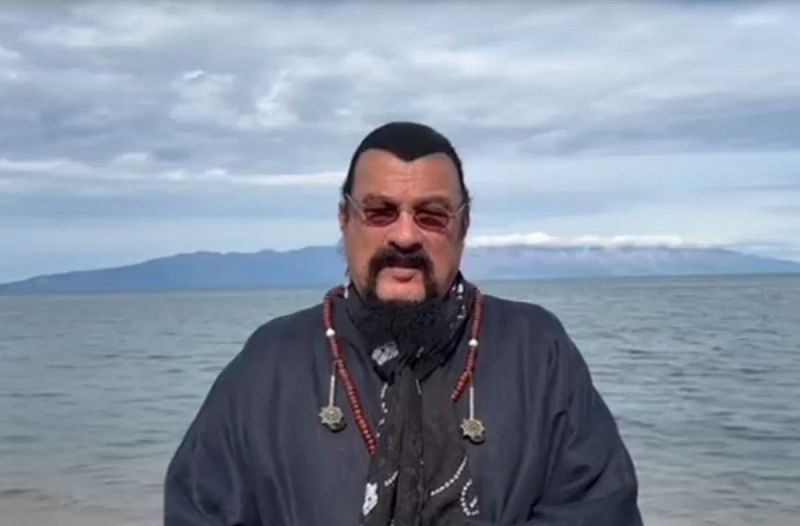 Стивен Сигал пригласил всех на Байкал. ВИДЕО