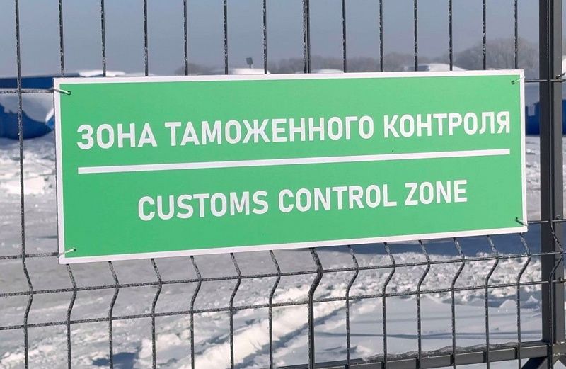 Штык-нож к автомату Калашникова обнаружили таможенники у водителя фуры в Забайкальске
