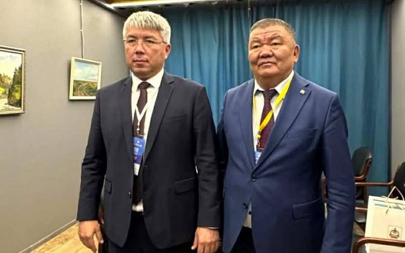 Алексей Цыденов встретился с главой аймака Хувсгел