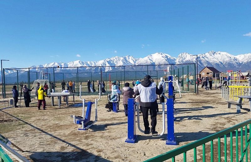 В Курумкане открыли спортивную площадку, борцовскую юрту и дорогу до школы