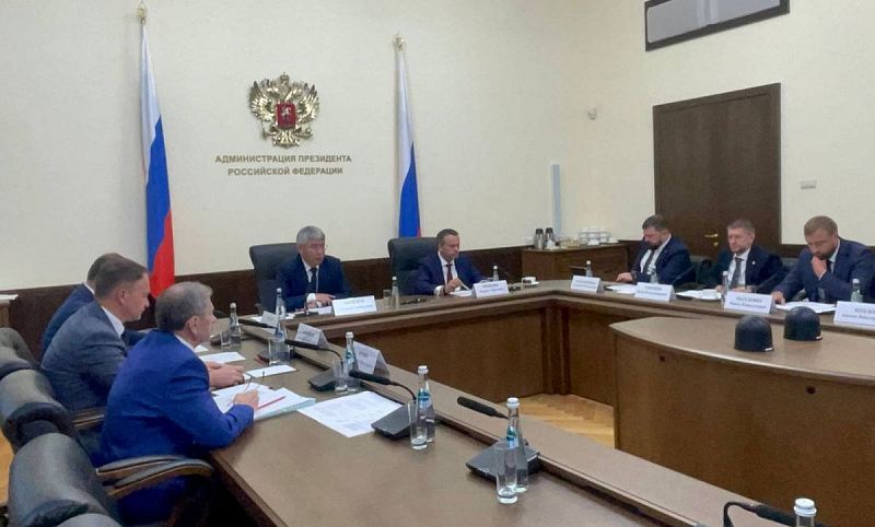 Комиссия Госсовета под руководством Алексея Цыденова и министра транспорта РФ Андрея Никитина рассмотрела вопросы деятельности автоперевозчиков