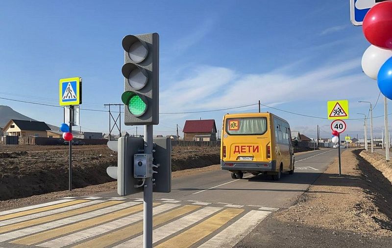 В пригородном селе Бурятии отремонтировали дорогу к школе и детскому саду