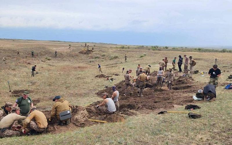 Совместная военно-археологическая экспедиция совершила первое погружение на озере Буир