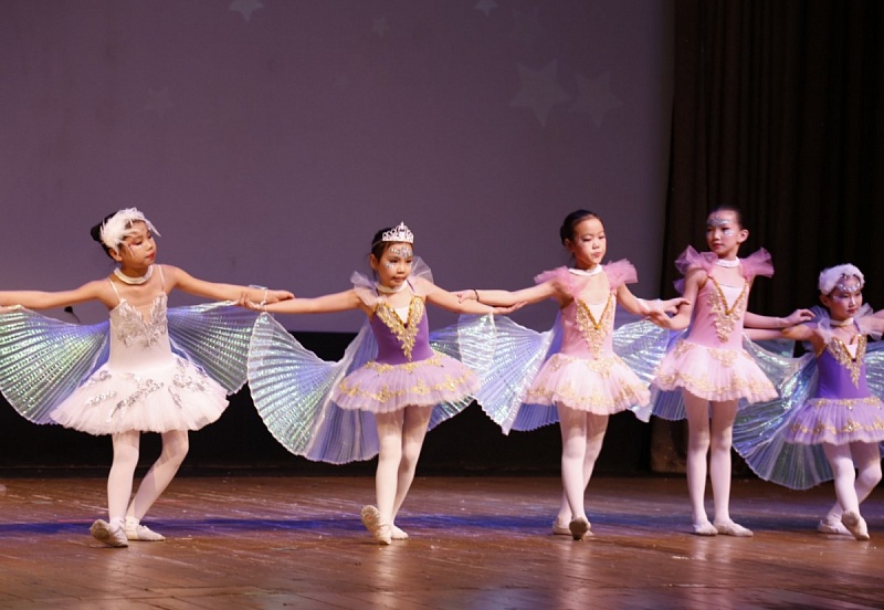Танцевальный новогодний подарок от Suvd Dance. ФОТО