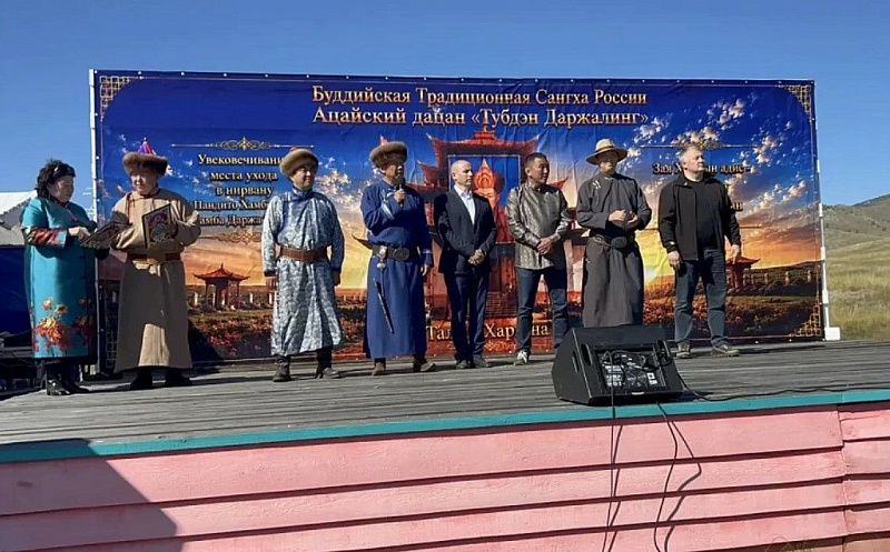 В Селенгинском районе открыли памятник первому Пандито Хамбо-ламе