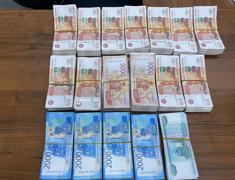 Таможенники пресекли попытку незаконного ввоза 7 млн рублей из Монголии
