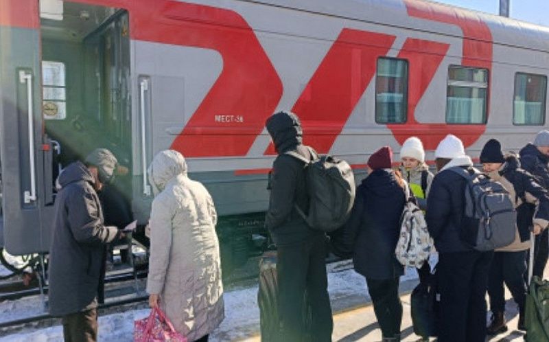 Первый поезд с туристами, следующими в Китай, оформили таможенники в Забайкальске 8 марта