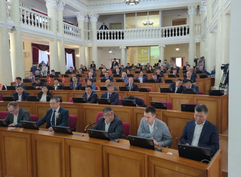Народный Хурал Бурятии запретил продажу любых курительных изделий несовершеннолетним