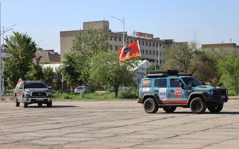 Участники ралли “Чайный путь” проехали через город Дархан