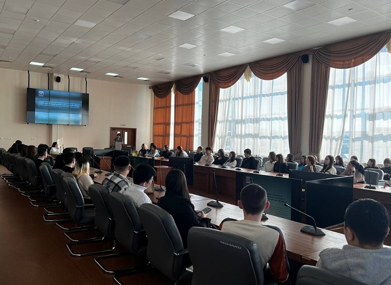 Студентам Бурятии провели лекцию, посвященную Дню Конституции республики