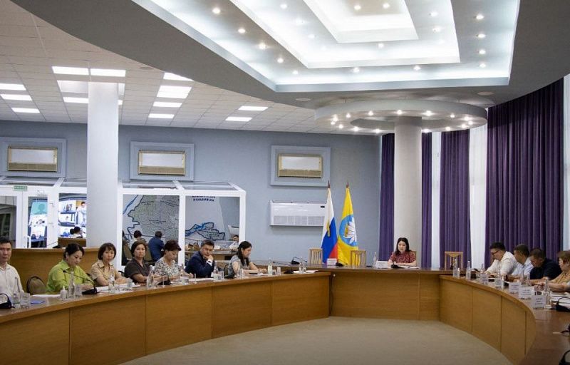 В Калмыкии обсудили меры поддержки семей и повышение рождаемости