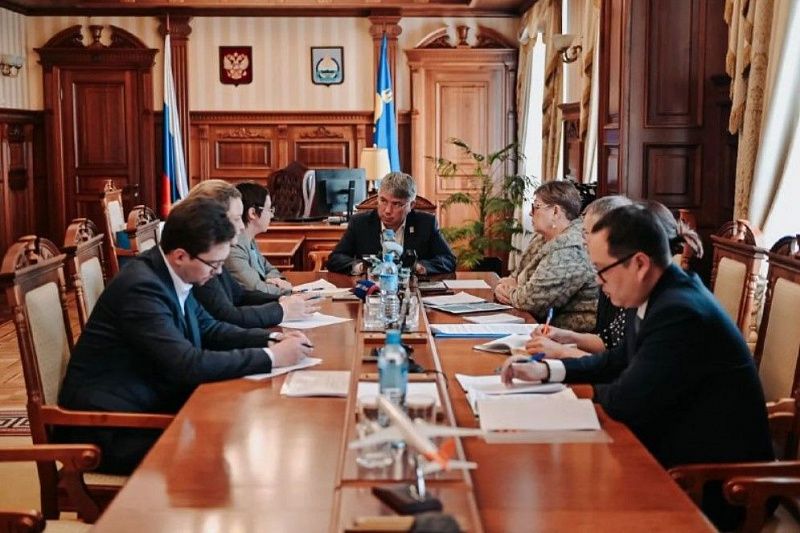 Глава Бурятии и зампредседателя Госфонда «Защитники Отечества» обсудили вопросы поддержки участников СВО и их семей