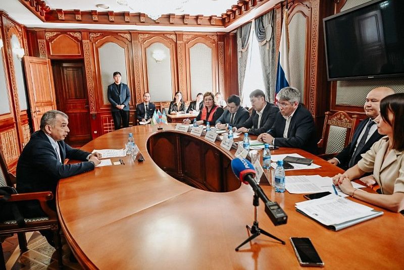 Глава Бурятии встретился с Генеральным консулом Республики Узбекистан