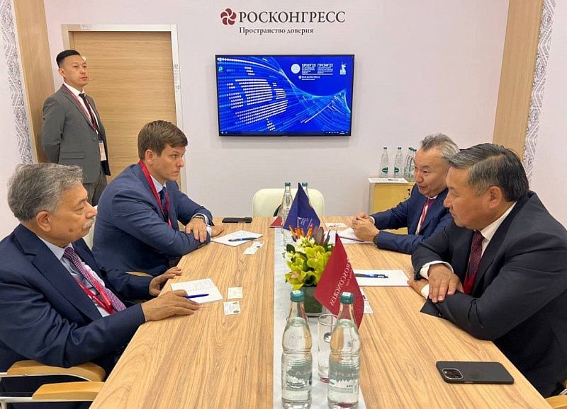 Владислав Ховалыг пригласил посла Непала на IV Международный буддийский форум