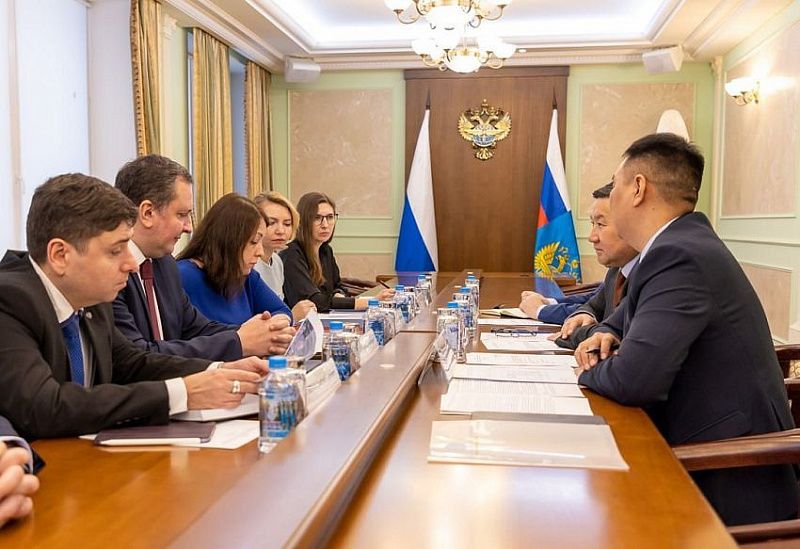 Владислав Ховалыг обсудил перспективы развития воздушного сообщения в Туве с руководством Росавиации