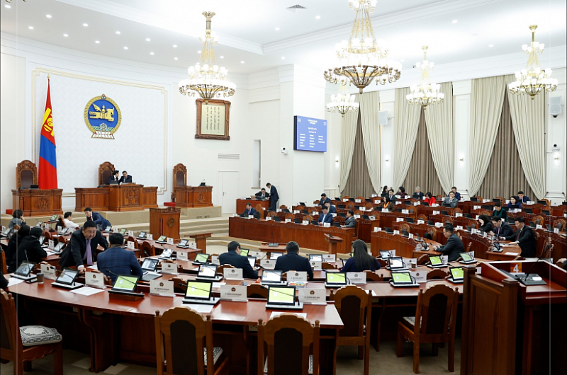 Парламент Монголии рассматривает поправки к Закону о борьбе с табакокурением