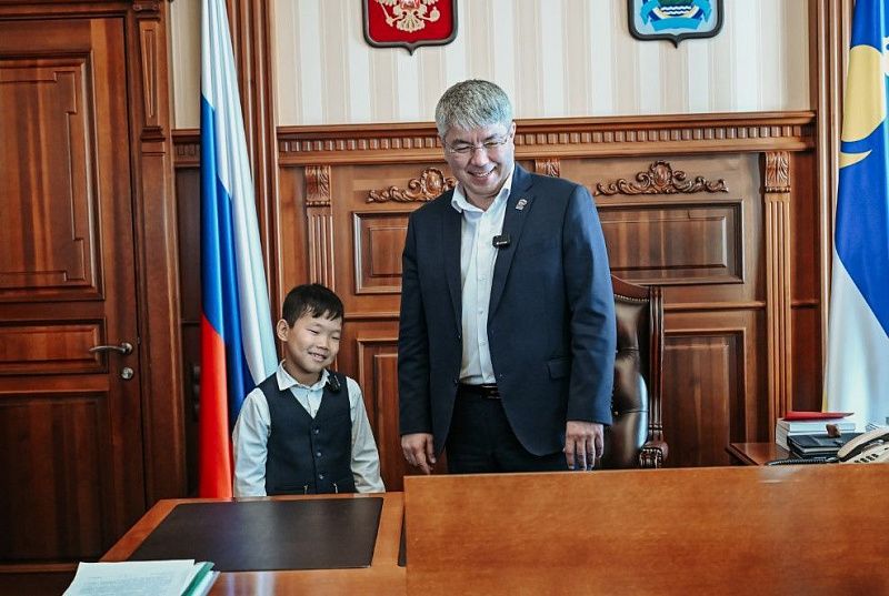 Алексей Цыденов встретился с самым юным участником прямого эфира с Главой Бурятии