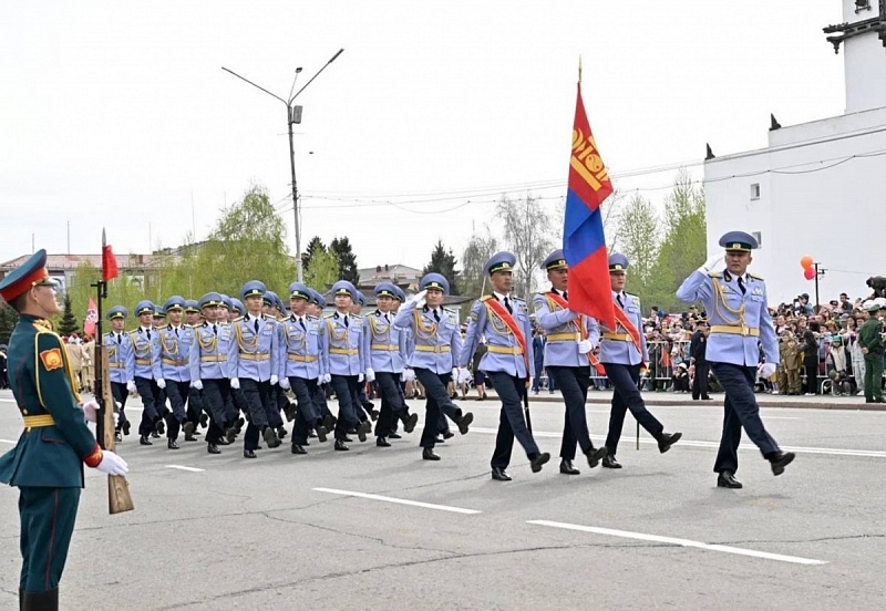 В шествии по случаю Дня Победы в Туве впервые участвовали пограничники Монголии