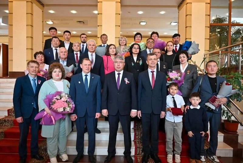 В Правительстве Бурятии по случаю Дня России состоялась церемония награждения государственными наградами