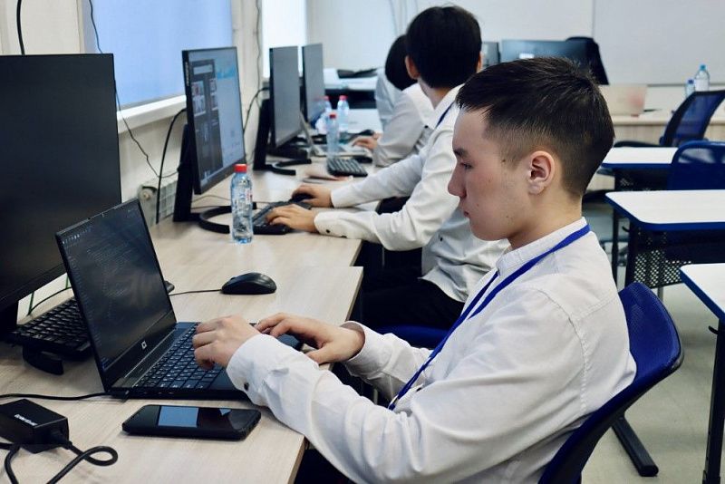 Школьники и студенты Бурятии создают практичные ИТ-решения для республики